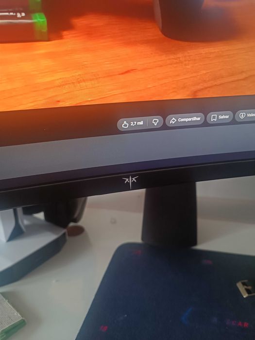 Vendo dois monitores em conjunto