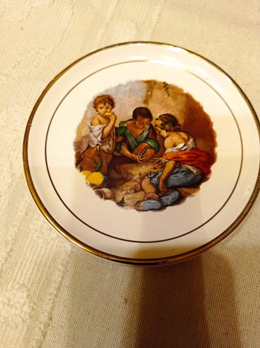 Vendo pratos antigos