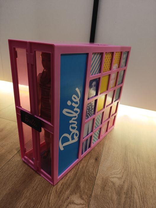 Wymarzona szafa na ubranka Lalka GBK10 Barbi zestaw modowy