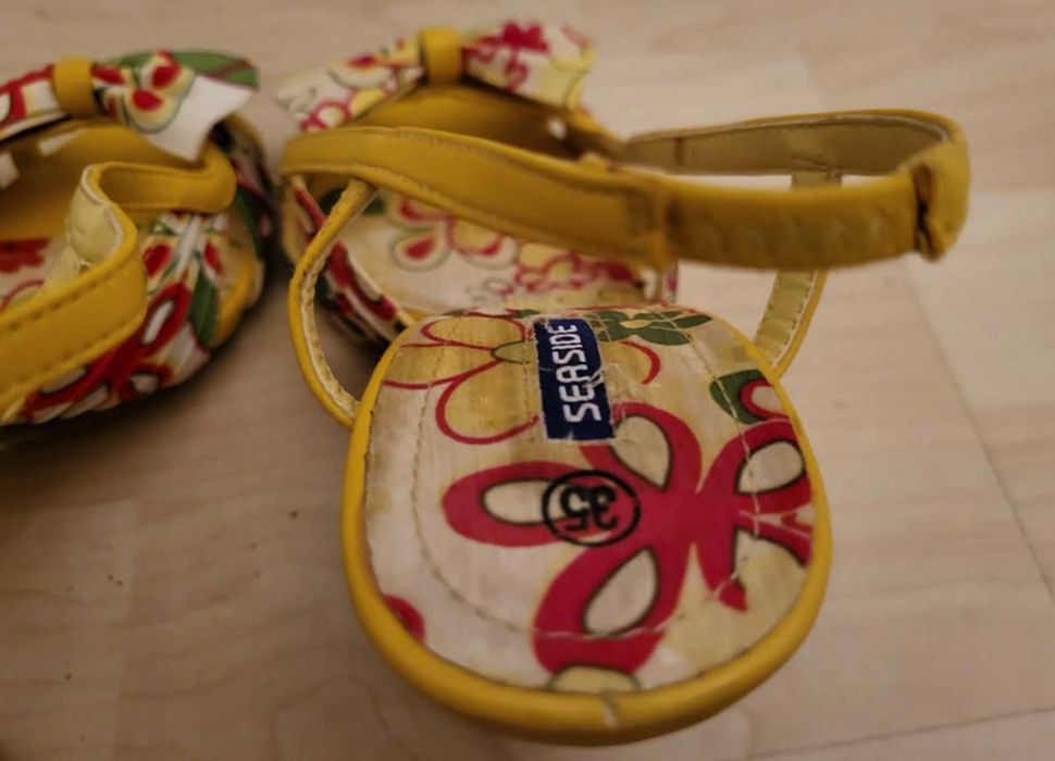 Sandálias amarelas, motivo floral, Seaside, Tamanho 35