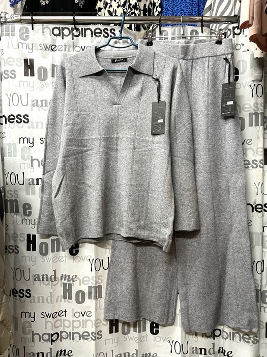 Костюм трикотажный с брюками палаццо, свободный крой.