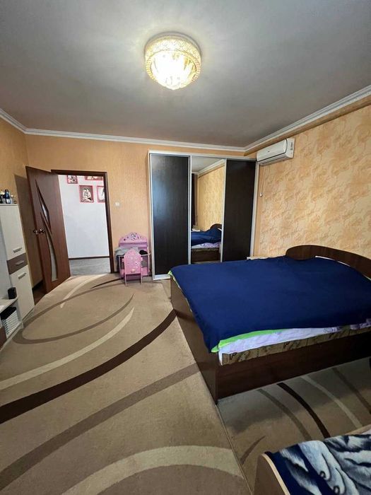 Продам будинок 204 м², ділянка – 10 соток у Великодолинському