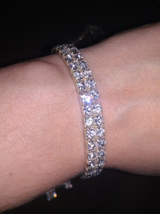 Biżuteria ze sztucznymi cyrkoniami