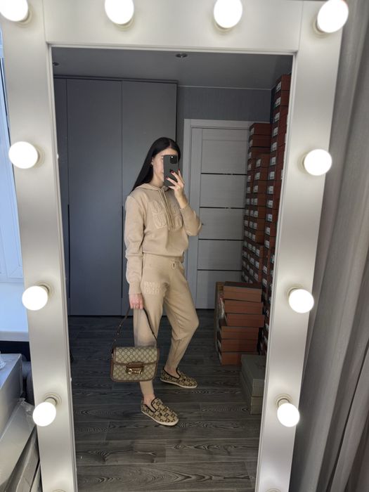 Костюм миу миу бежевий