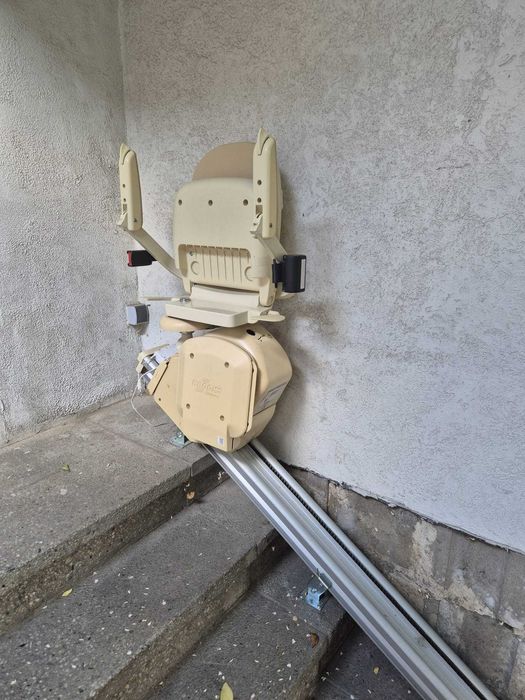 Winda schodowa zewnętrzna Brooks krzesło podnośnik inwalidzka prosta