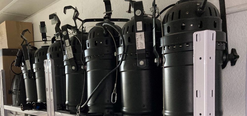 Iluminação Projectores Convencionais Par64 Black long