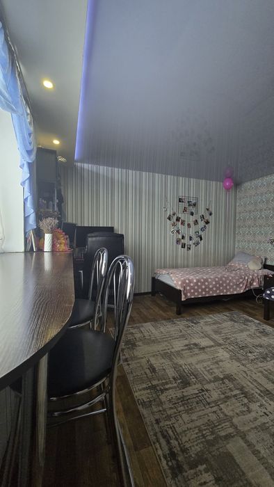 Продам дом с бассейном вул  Незламна