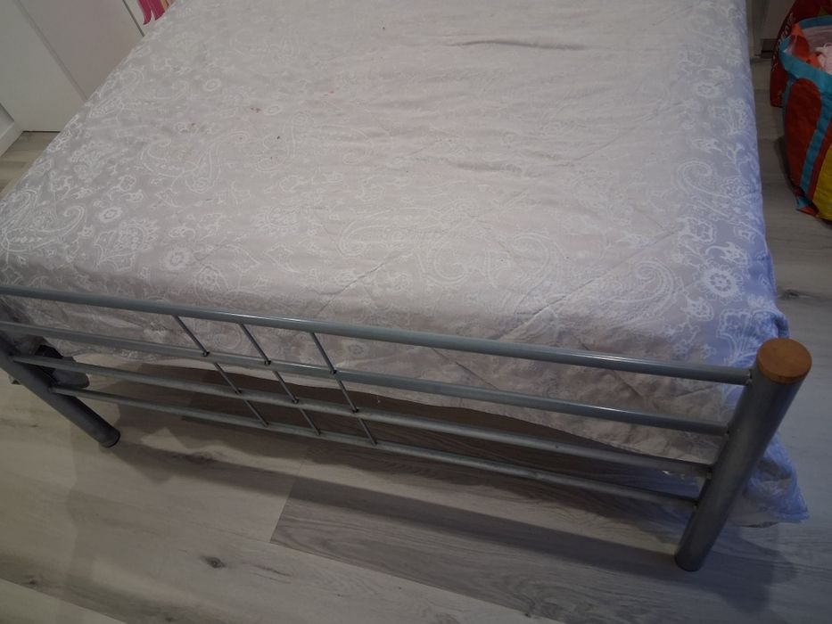 Cama de Casal  (Metal) – 1.40m x 2.00m