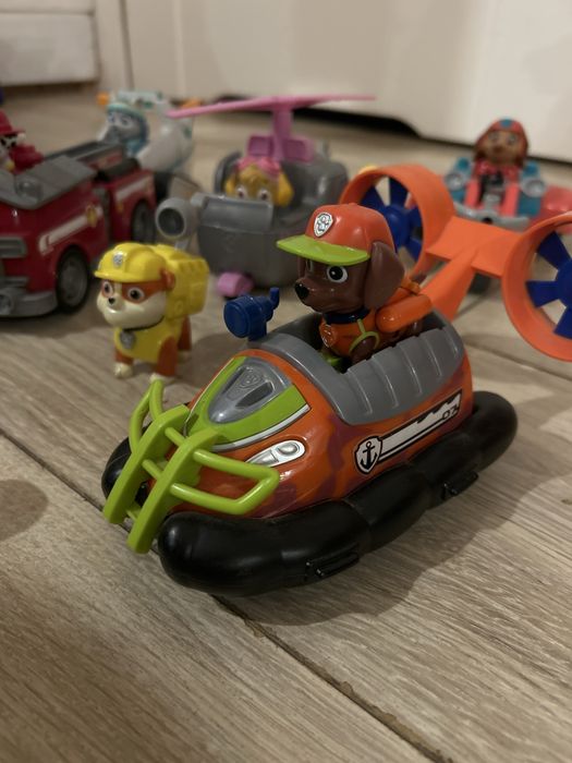 Zestaw Psi Patrol pojazd i figurki z autami