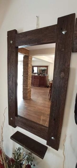 Lustro w stylu rustykalnym.