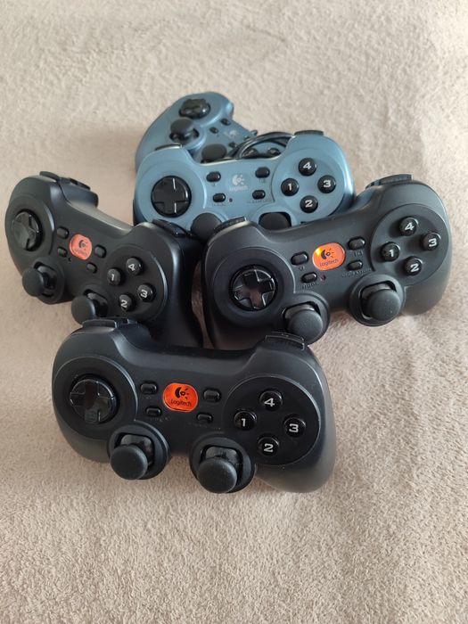 Продам Геймпад Logitech