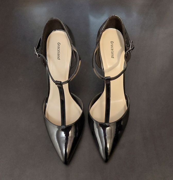 Damskie lakierowane szpilki