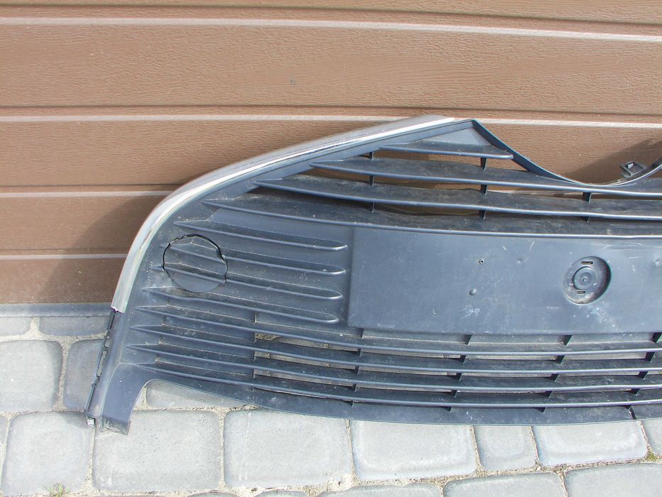 Toyota yaris III 14-17  atrapa grill kratka zderzaka przód