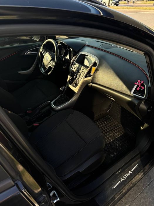 Продам Opel Astra J