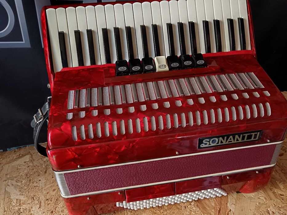Acordeão SONANTTI, de 96 baixos á 3 voz