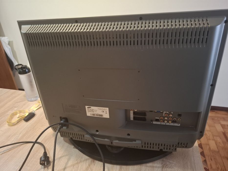 TV Samsung a funcionar, mas sem comando