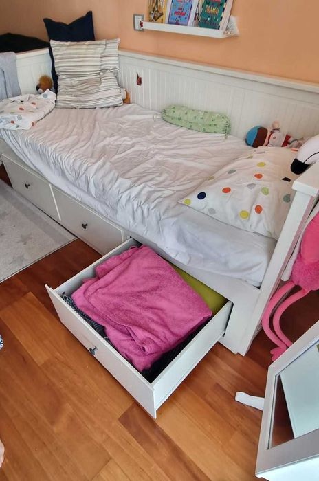 Sofá-Cama Hemnes IKEA e 2 colchões