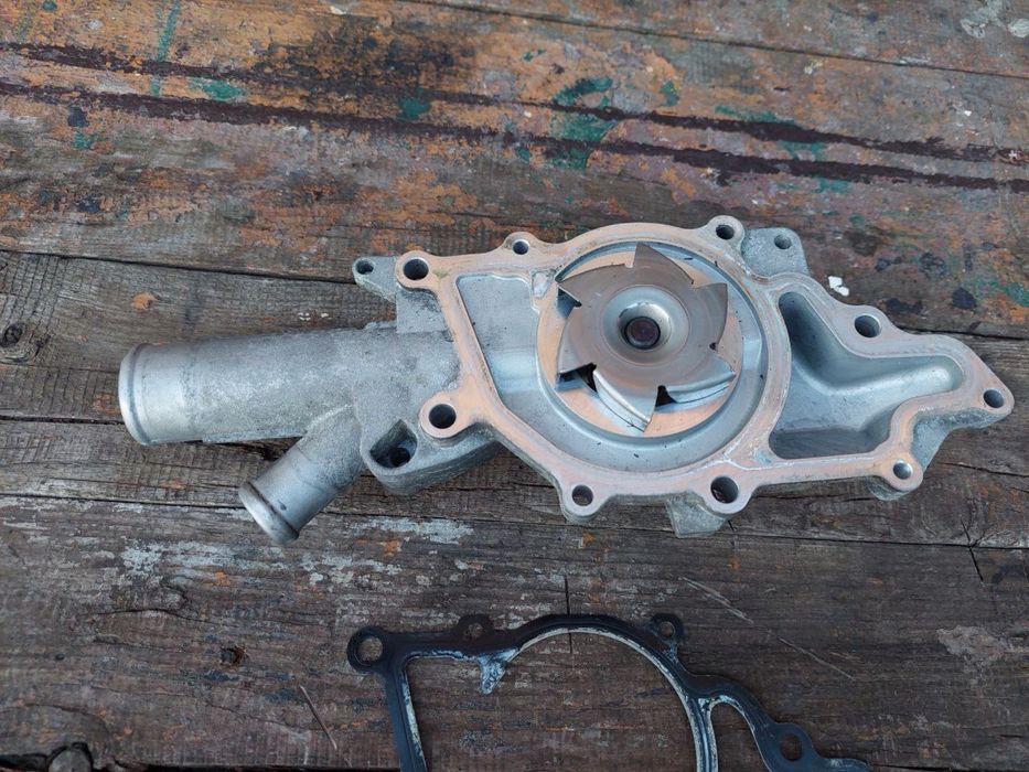 Помпа mercedes 2.2 diesel