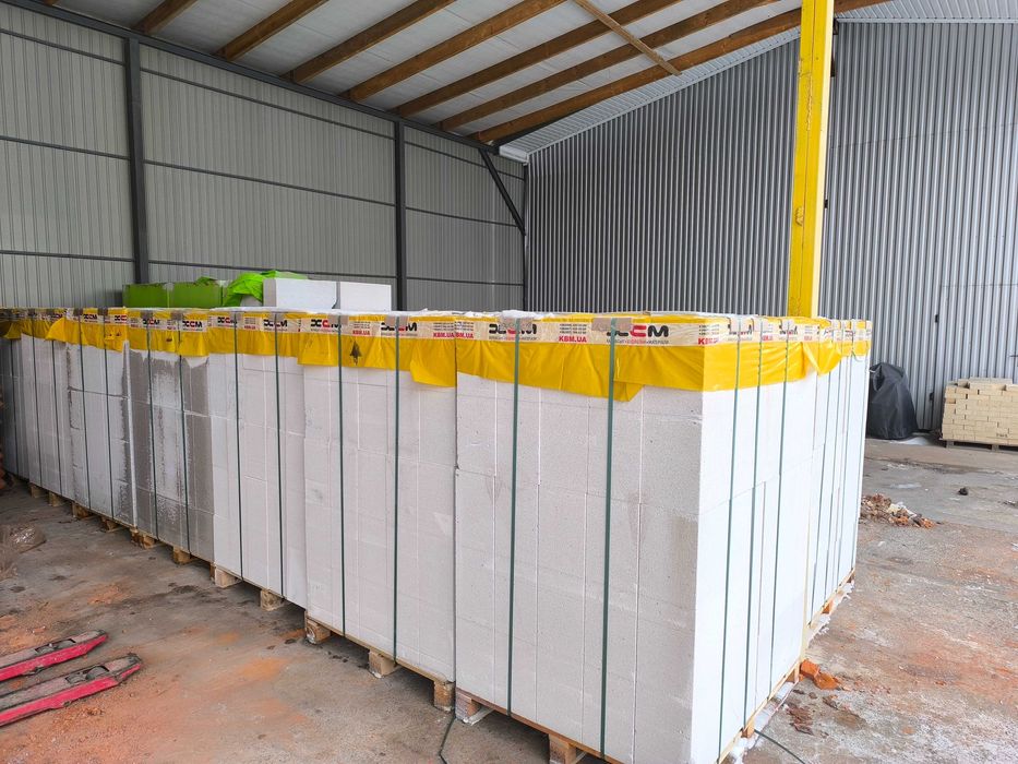 Блок, цемент, піноблоки, цегла, та інш.