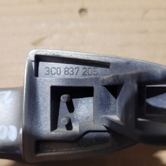 Klamka zewnętrzna drzwi przód lewa vw passat b6 2005r LD1W