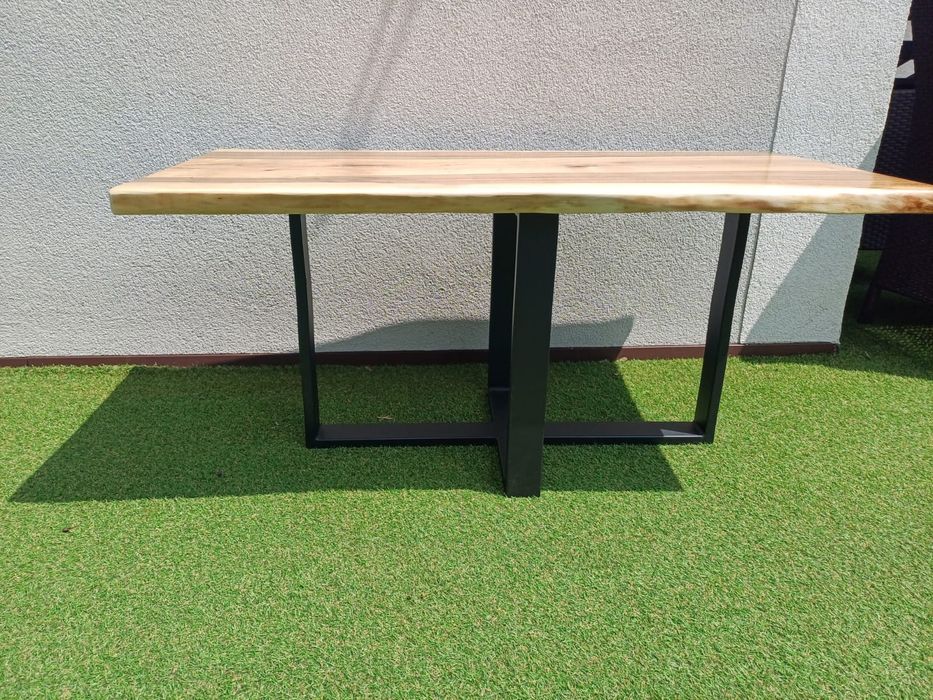 Stolik kawowy z orzecha