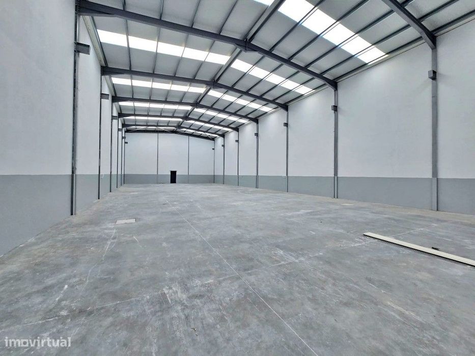 Armazéns novos na Zona Industrial da Carriça