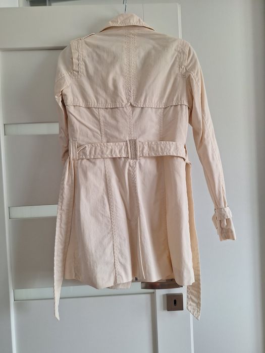 Płaszczyk kremowy rozm 36 Berschka