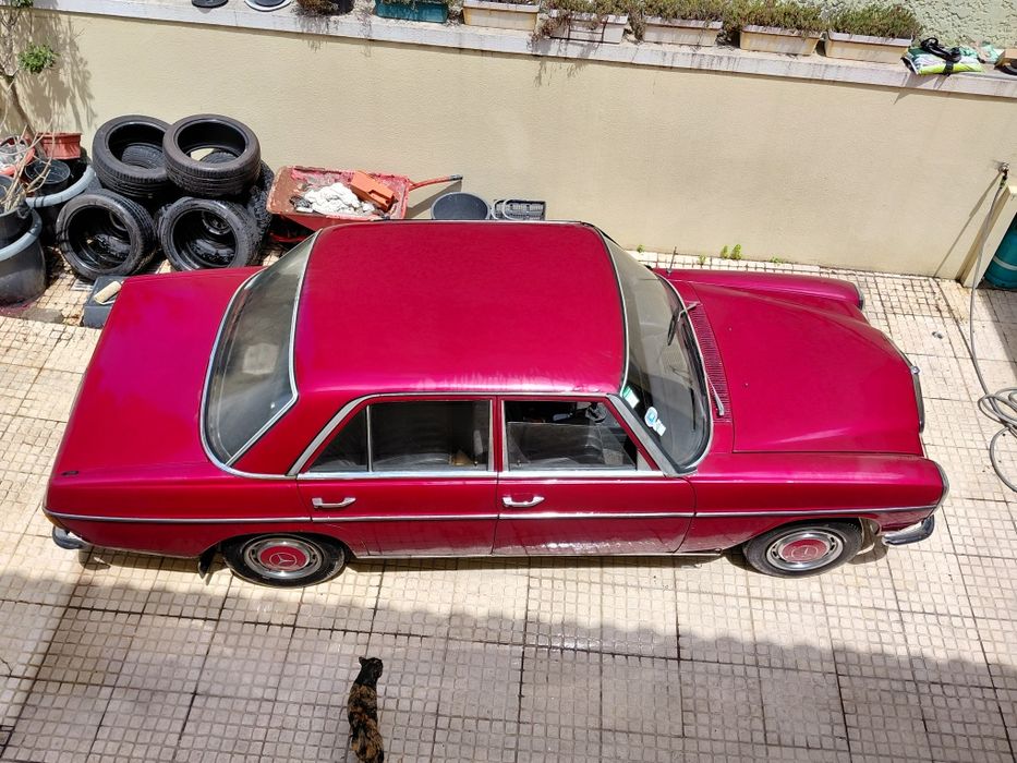 Mercedes-Benz W115 220D – 1977