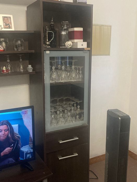 Móvel e mesa de sala