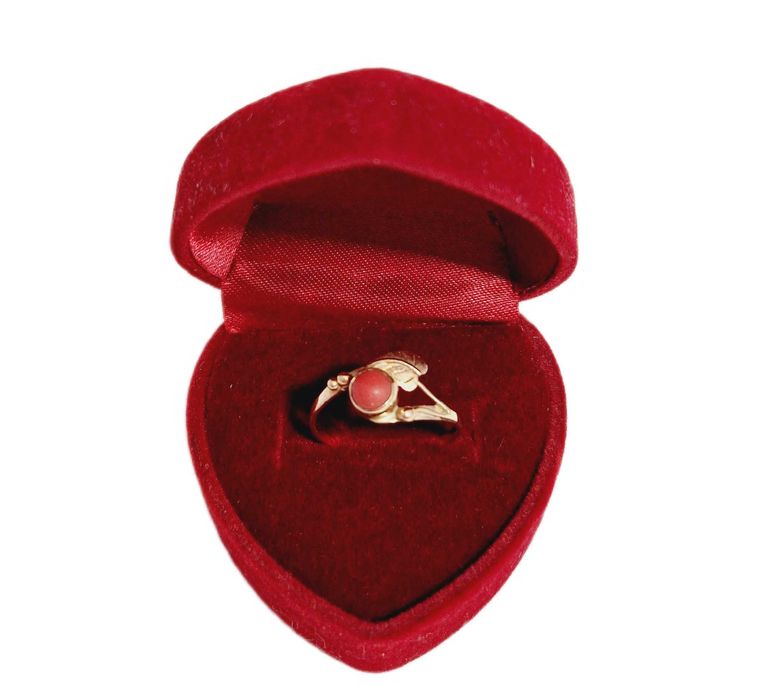 Złoty pierścionek z koralem P585/1,56g/r15