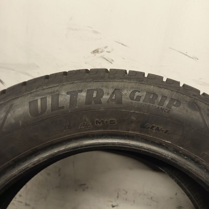 225/60R17 Goodyear Ultra Grip Performance