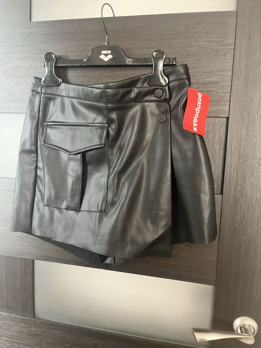 Шкіряні спідниця шорти за супер ціною