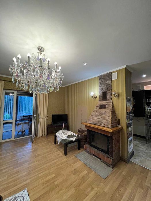 Продаж житлового будинку з ділянкою 29сот. у дуже мальовничому місці