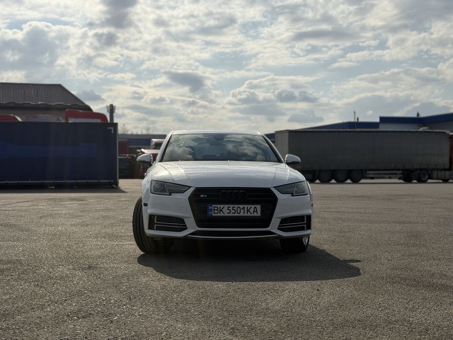 Audi a4b9 2017 2.0