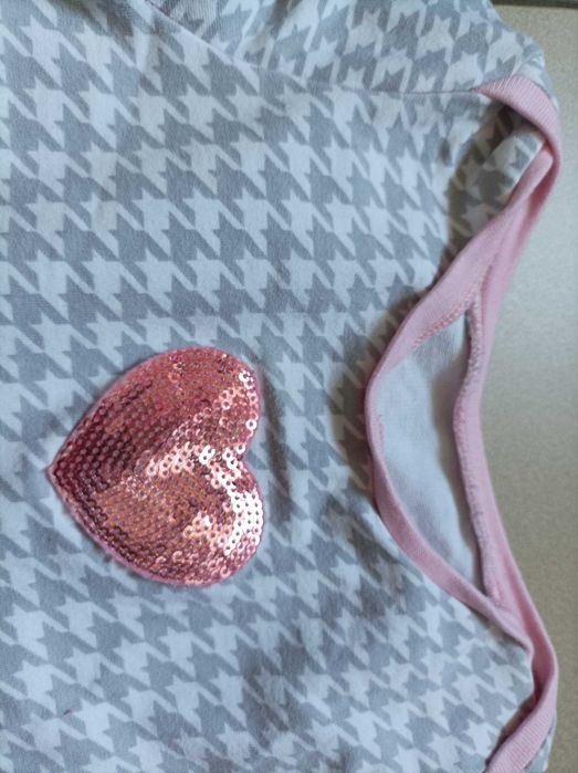Sukienka dziecięca z cekinowym serduszkiem, roz. 74 - handmade