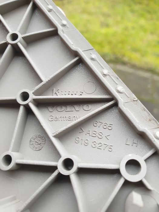 zaślepka rączki lewej volvo V70 XC70 S60 2001 -04 OAK NR 15