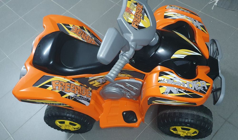 Moto 4 de criança a bateria