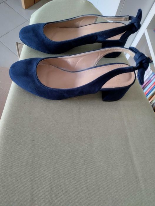 Sapatos novos camurça e 1 pele