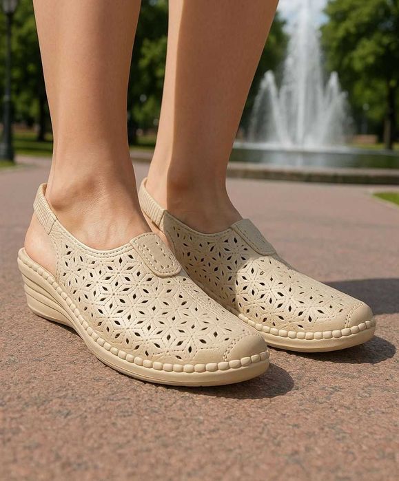 Sandały damskie ażurowe, zakryte palce  na koturnie 0638 roz. 38