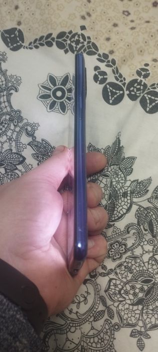 Телефон самсунг а31-4.128 хороший.