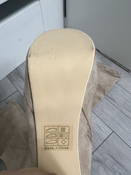 Beżowe kozaki DeeZee