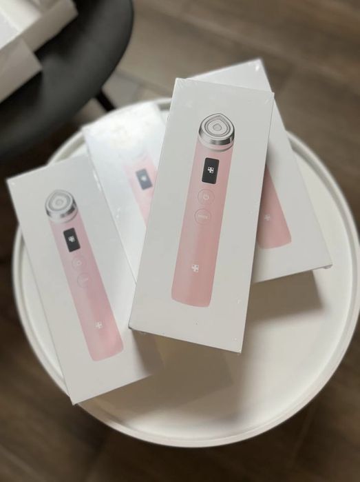 Medicube Booster Pro Pink  пристрій для догляду за шкірою 6 в 1