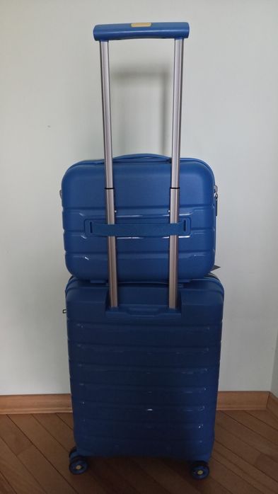 Чемодан Roncato 55x40x20 + косметичка