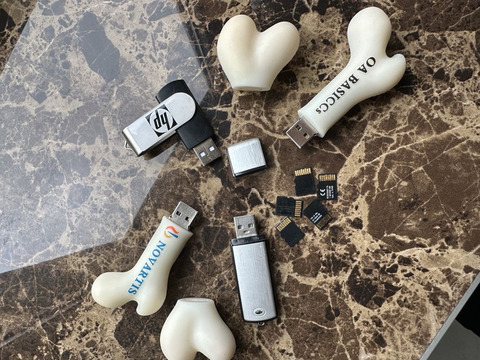 Флешки 9 штук робочі