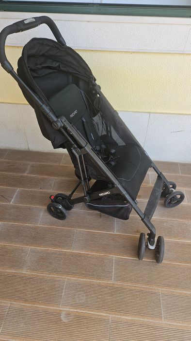 Carrinho de bebê Recaro– Dobrável e leve