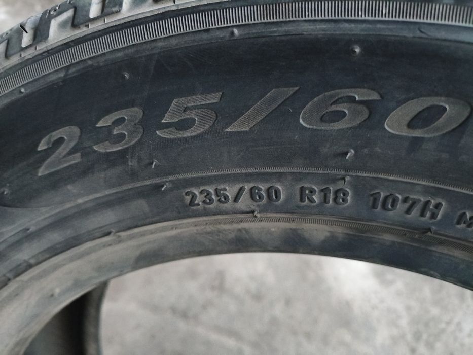 Шини 235/60/18 пара зима