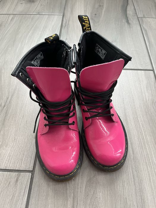 Różowe Dr Martens