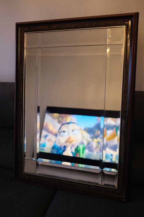 Espelho Clássico de Coleção com Presença - Cristal e Raiz de Nogueira