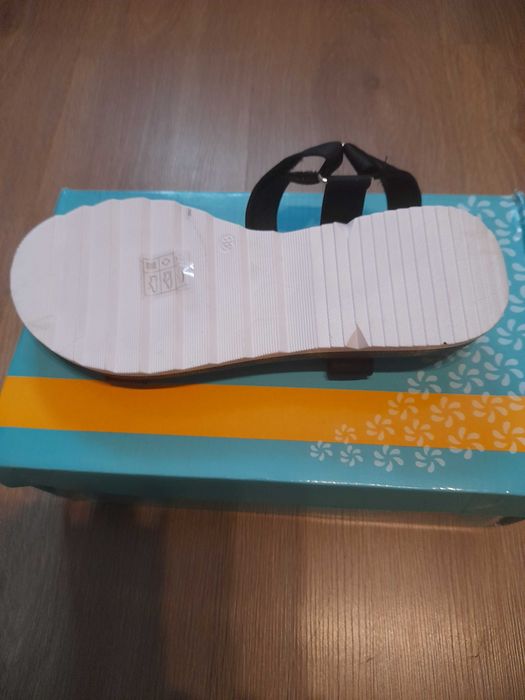 Sandałki Damskie Puma Czarne Rozmiary 37,38,39 dostępne 3 pary Nowe