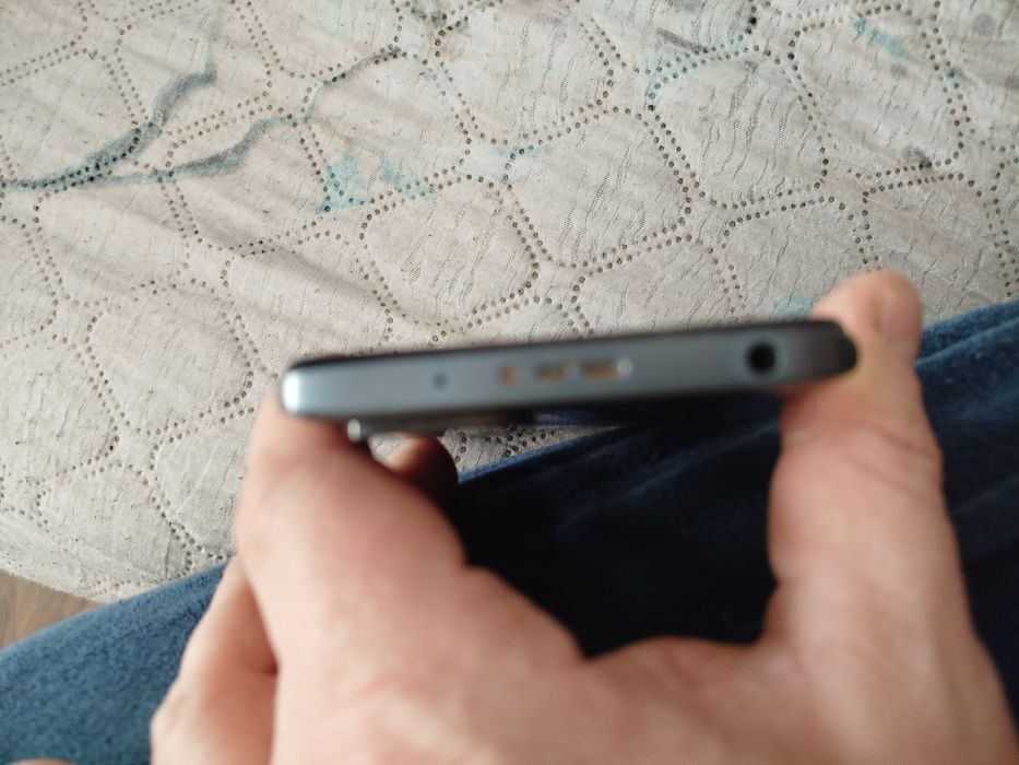 Продам смартфон Xiaomi redmi 10  4+2/128